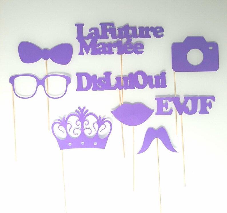 Le lot est composé de accessoires photobooth pour EVJF image 1