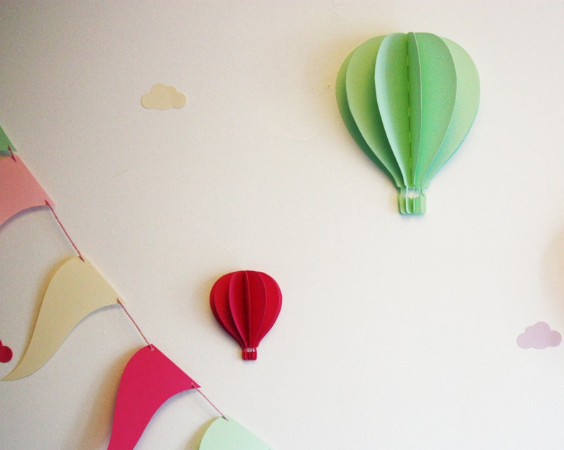 Wall mounted 3D hot air balloon medium model 19 cm high image 1