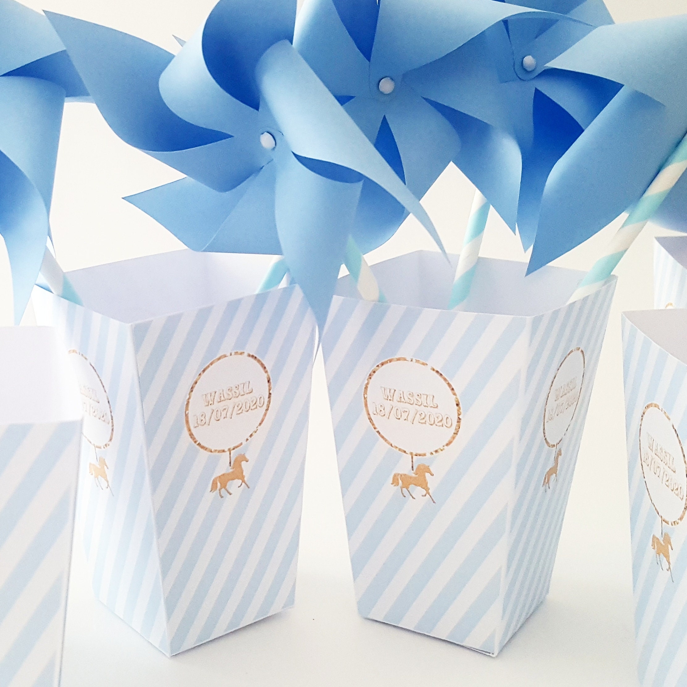 8 Boîtes à Popcorn Bleu Pastel/Blanc/Or pour l'anniversaire de votre enfant  - Annikids