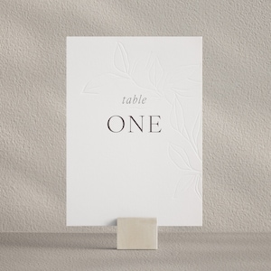 Numéros de table de mariage en relief. Cartes de visite. Personnalisation avec n'importe quel texte. Cartes de décoration de table de mariage. Impression typographique et numérique.