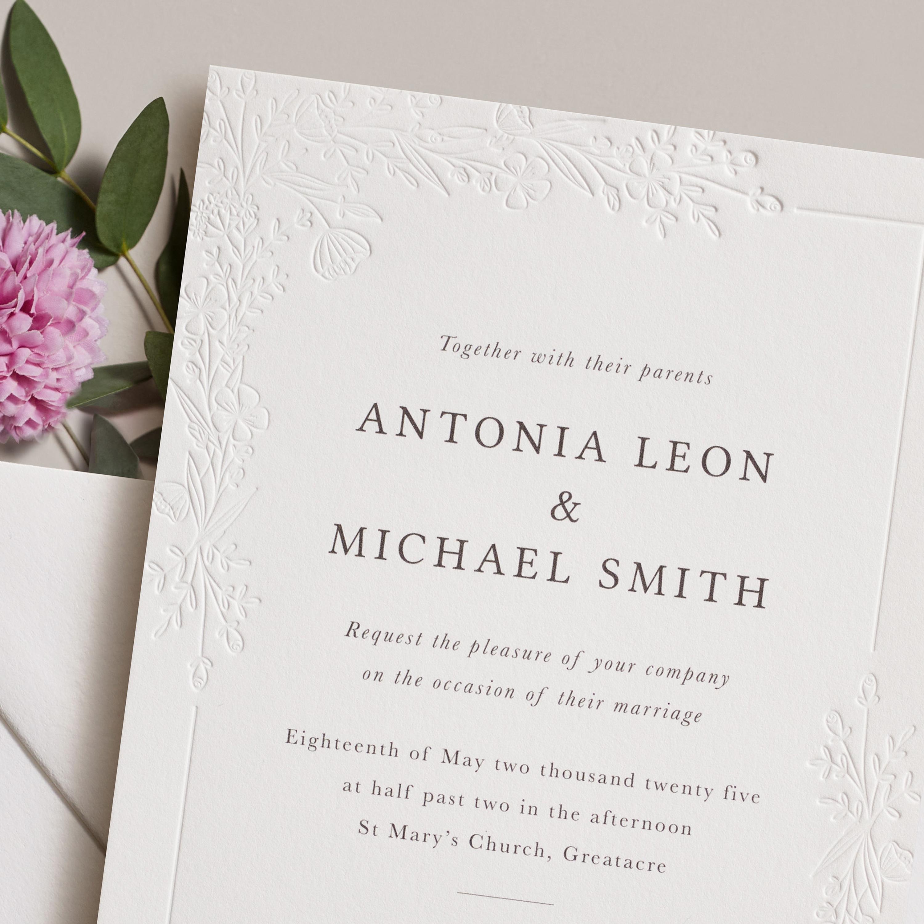 Geprägte Hochzeitseinladung: Letterpress Floral Design