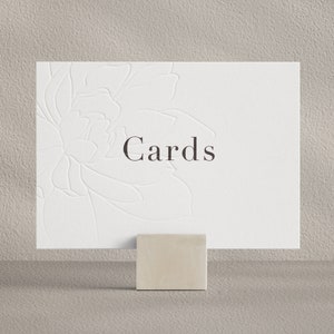 Plaques personnalisées pour mariage, signalisation en relief. Personnalisation avec n'importe quel texte.  Cartes d'information sur la décoration de table de mariage. Impression typographique et numérique.