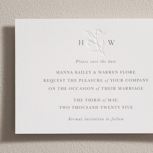 Digitale und Letterpress Save the Date Karten mit Kuvert. Blindprägung. Personalisiertes Save our Date. Schlichte, Moderne Luxus-Baumwollkarte