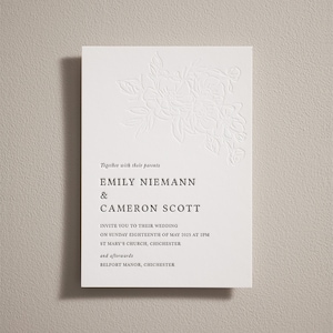 Set di inviti per matrimonio in stampa tipografica. Invito per matrimonio in rilievo, scheda dettagli e RSVP. Invito semplice e moderno. Cartone di cotone spesso di lusso