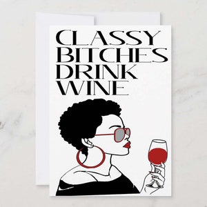 Les chiennes chics boivent du vin Drôle de carte de vœux afro-américaine sarcastique avec enveloppe | Blanc à l’intérieur