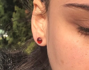 Pendientes rojos sin metal para orejas sensibles, pendientes de plástico con pasador, pendientes hipoalergénicos brillantes, joyas para niños o adultos.
