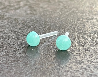 Petites puces d'oreilles, Boucles d'oreilles en plastique de 4 mm pour femme ou homme, Boucles d'oreilles sans métal pour oreilles sensibles, Idées cadeaux idéales pour les enfants ou les adultes