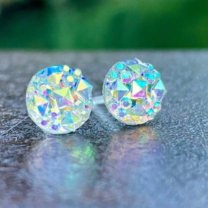 Nichtmetall glitzernde Kunststoff-Ohrringe für Frauen, bunte metallfreie Ohrstecker für empfindliche Ohren, hypoallergene Ohrringe für Geschenke für Kinder