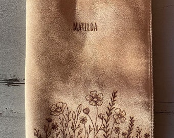 Mother's passport cover made of leather/flower meadow/mother's passport envelope/gift for expectant mothers/birthday gift/personalized mother's passport