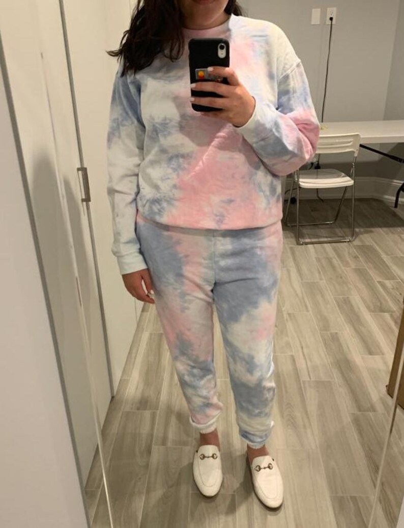 tie dye matching sweatshirt and sweatpants