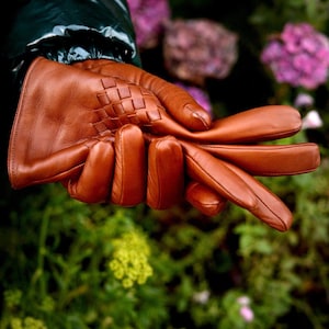 handbraided leather gloves