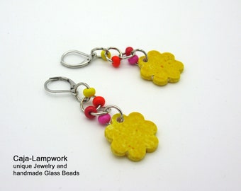 Yellow flexible flower earrings made of polymer clay, playful, very light earrings with folding leverback