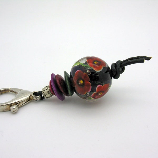 Schlüsselanhänger mit großer Lampwork Blümchenperle, Taschenbaumler