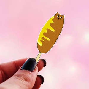 Adesivo de gato de verão, gato Corndog, comida de feira, adesivo de gatos, presentes para amantes da gastronomia, adesivos para garrafas de água, planejador, cesta de Páscoa, gatos engraçados, Kindle