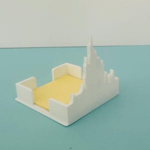 Decoración de oficina de Disney, accesorio de escritorio con castillo, porta notas adhesivas de princesa, porta post-it de princesa, regalo, organizador de escritorio, regalo para ella imagen 9