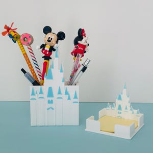 Decoración de oficina de Disney, accesorio de escritorio con castillo, porta notas adhesivas de princesa, porta post-it de princesa, regalo, organizador de escritorio, regalo para ella imagen 10