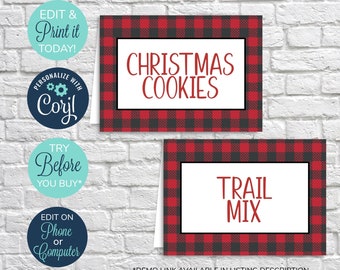 Könnte beinhalten: Zwei bedruckbare Lebensmitteletiketten mit einem rot-schwarzen Buffalo-Karomuster. Der Text auf den Etiketten lautet "Christmas Cookies" und "Trail Mix".