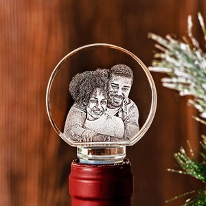 Personalized Wine Stopper, Christmas Gift, Laser Etched Glass, Wedding Gift Idea, Custom Wine Stopper | Crystal Bottle Stopper Circle
