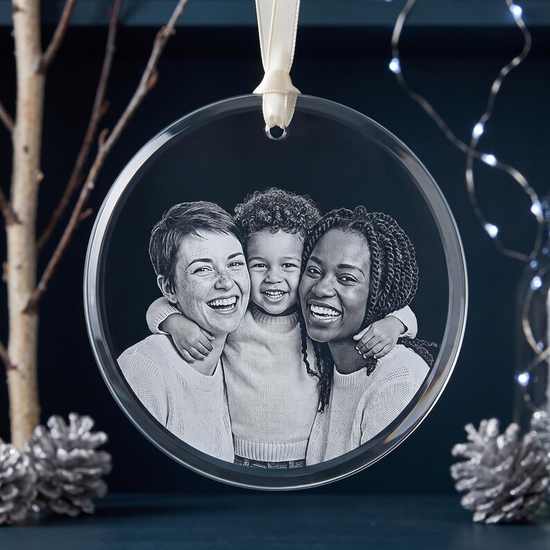 Custom Photo Crystal Ornament, Personalized Christmas Gift with Family Portrait - Circle image 1