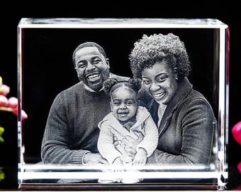 Familienporträt als Geschenk für frischgebackene Eltern, personalisiertes 3D-Fotokristall, Erinnerungsstück an die Meilensteine ​​des Babys