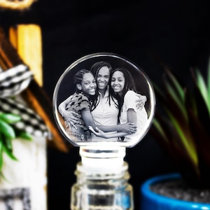 Personalized Bottle Stopper, Laser Engraved, Family Gift Idea, Gift from Daughter, Custom Wine Stopper | Crystal Bottle Stopper Circle