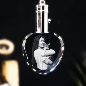 Custom Cat Mom Gift, LED Photo Keychain, Birthday Gift for Her, Custom Engraving, Pet Portrait, Holiday Gift | Photo Crystal Keychain Heart