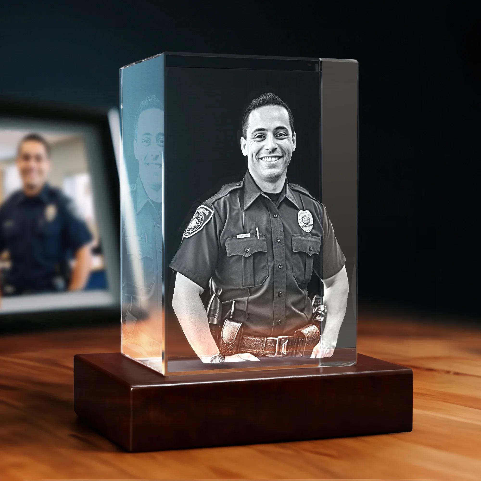 Regalo di ringraziamento personalizzato, ritratto personalizzato di un agente di polizia, laurea all'accademia di polizia, regalo di pensionamento / cristallo rettangolare con foto 3D