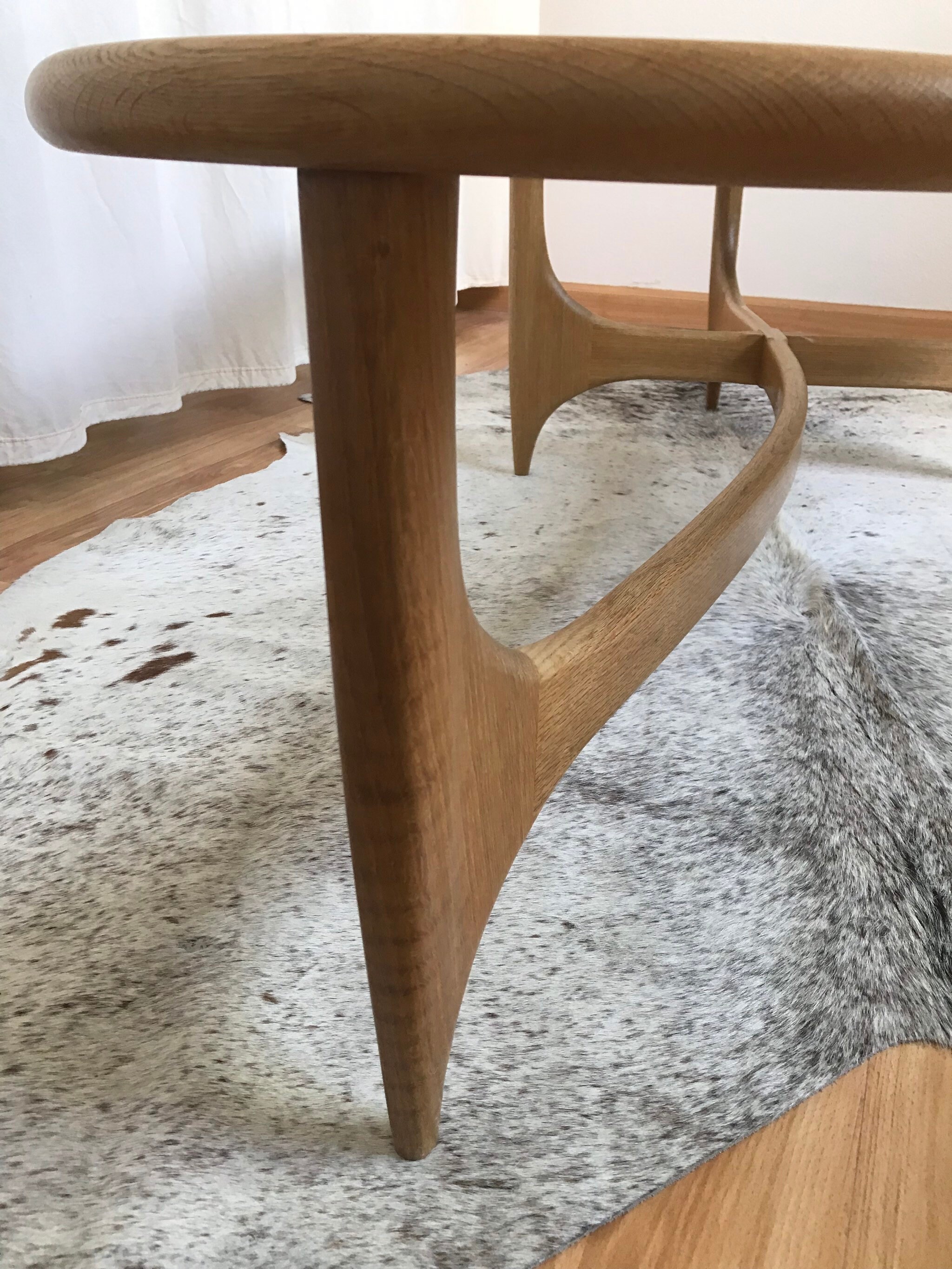 White kidney shaped coffee table deals