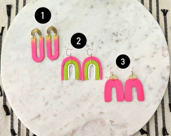 Kolczyki Summer Arches w kolorze gorącego różu