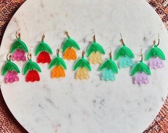 Kolczyki wiszące w kształcie tulipanów wiosennych | Matowe | Obręcze