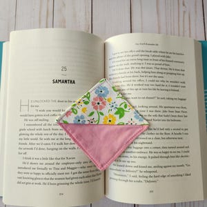 Floral fabric corner bookmark, fabric book corner, bookmark, gift for book lover, teacher, mom, friend, book club, stocking stuffer
