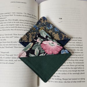 Floral fabric corner bookmark, fabric book corner, cloth bookmark, gift for book lover, teacher, friend, stocking stuffer