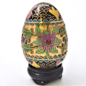 Vintage Unique Cloisonne & Gold Cloisonne Combination Egg con supporto in legno. Splendidamente realizzato a mano con disegni floreali