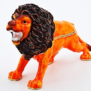 Handgemachte Löwen Trinketbox von Ciel Collectables. Hergestellt mit brauner Emaille mit wunderschönen Swarovski-Kristallen. Kostenloser Versand in der ersten Klasse.