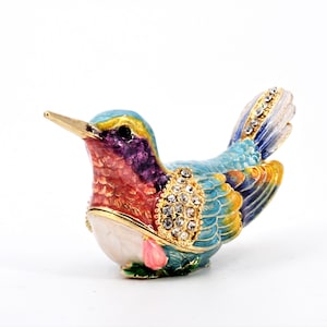 Farbenfrohe Emaille Kolibri Trinket Box von Ciel. Handbemalte Emaille mit klaren Swrovski Kristallen, Vergoldung. Kostenloser Versand