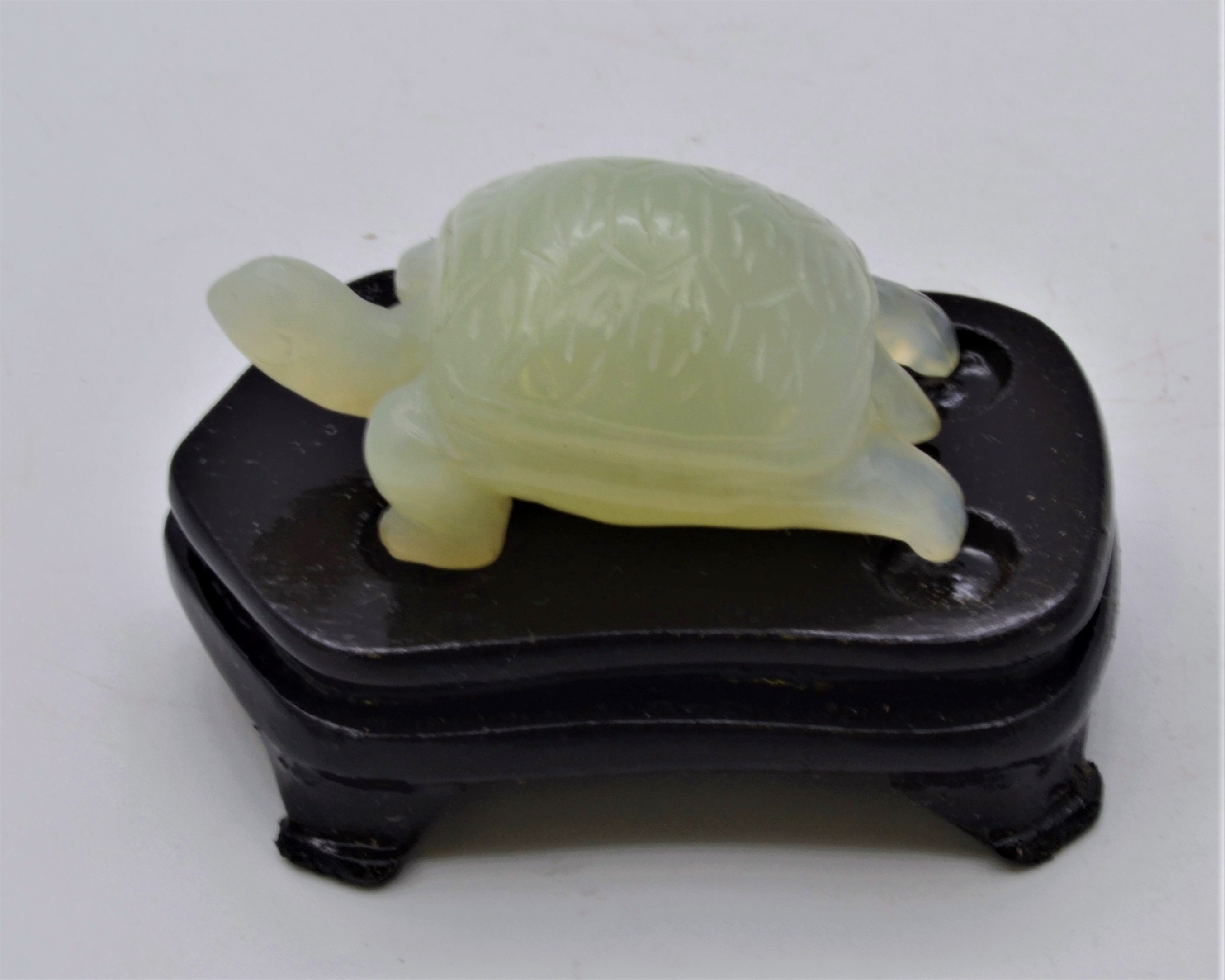 彫刻された翡翠の亀 - Etsy 日本