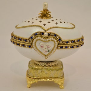 Hand Crafted Goose Musical Egg Trinket Box. Made with Faux Pearls with Beautiful Design.