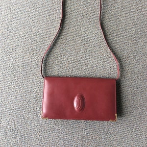 Bolsa de ombro Cartier 1978 em couro cor de vinho.