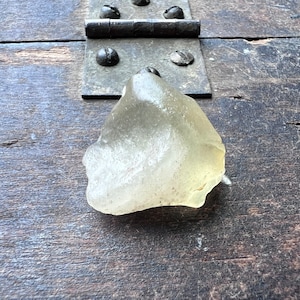Genuine Rough Libyan Desert Glass | Authentic Libyan Desert Egypt | Libyan Tektite | Libyan Desert Glass Raw | 24mm |  7.3 Grams | 73LDG