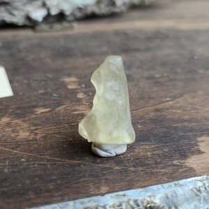 Genuine Rough Libyan Desert Glass | Authentic Libyan Desert Egypt | Libyan Tektite | Libyan Desert Glass Raw | 30mm | LDG |  7.14 Grams | L7