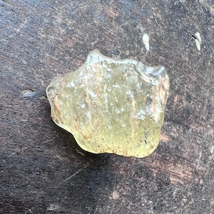 Genuine Rough Libyan Desert Glass | Authentic Libyan Desert Egypt | Libyan Tektite | Libyan Desert Glass Raw | 25mm |  9.4 Grams | 94LDG
