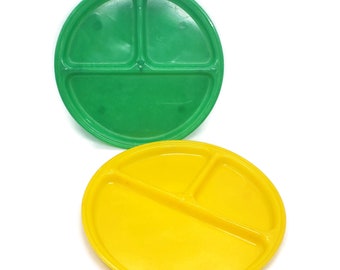 2 Vintage Divided Plastic Plates, Vintage Picnic Camping Cafeteria Plates, 9in Divided Jerywil Plates, Round Sectioned Picky Eater Plate