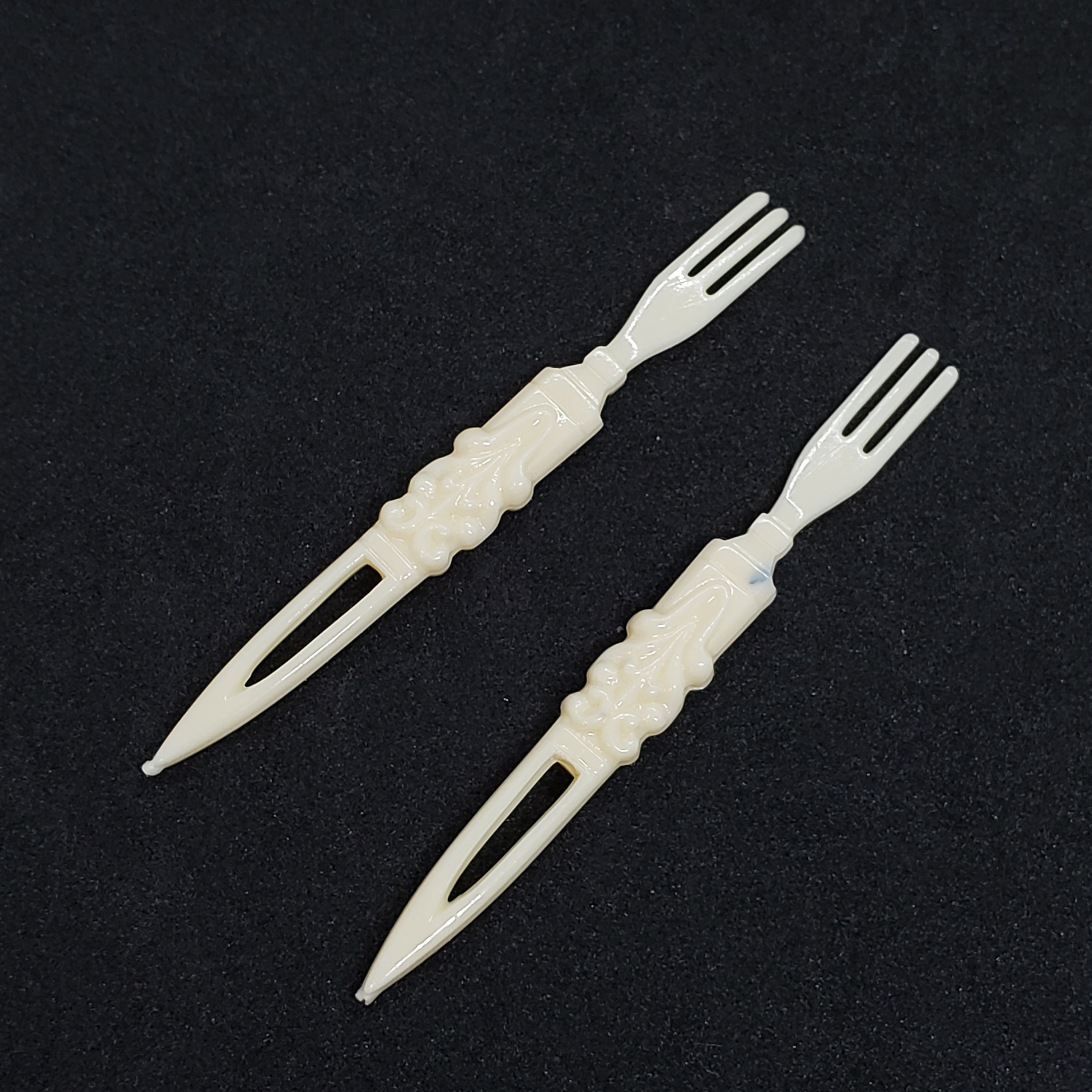 Vintage Cocktail Forks Set 36ct, Mango Floral de Plástico Moldeado