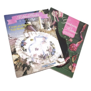 2 vintage ambachtelijke boekjes met lint, vintage borduurpatronen, borduurkaarten bloemenlint, lintborduurwerk appliqué bloemen versieringen