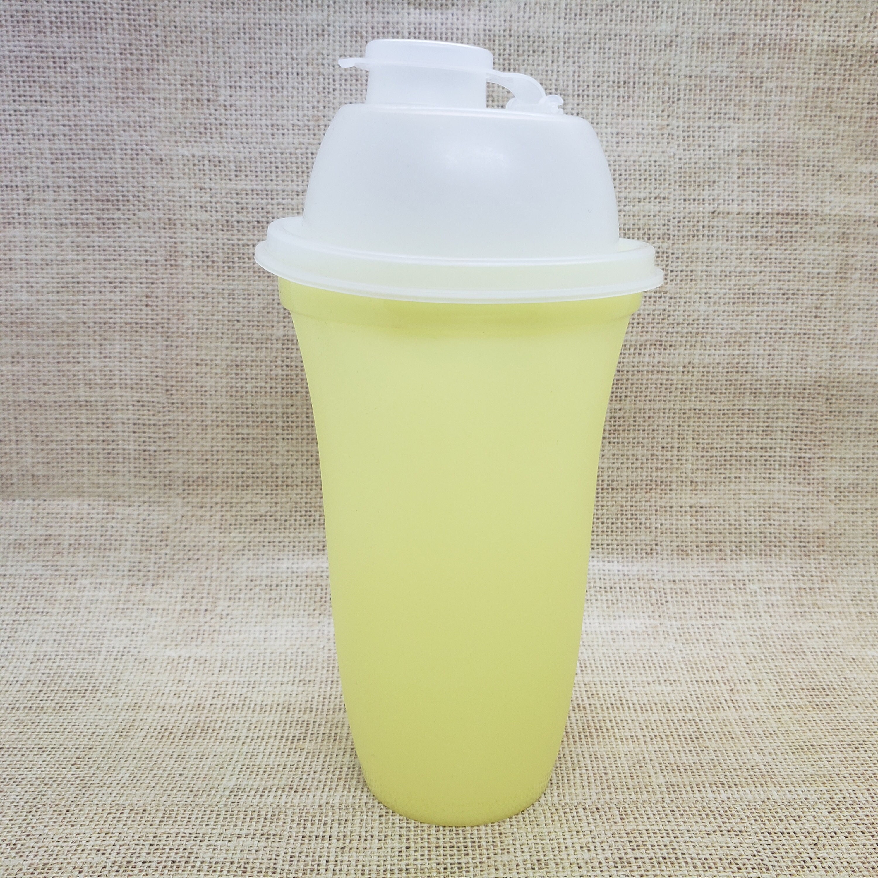 Tupperware Quick Shake, Gravy Shaker Mixer Blender 16oz Sheer with Lid -  clothing & accessories - by owner - apparel
