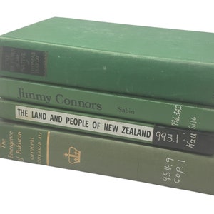Vintage Buch Dekorateur Lot 4er-Set, grüne ästhetische Bücher, Vintage Geographie Buch, alte Bücher für Handwerk, Instant Bibliothek, Inszenierung Bücher Set