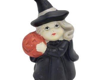 Vintage Halloween-heksenbeeldje, griezelige heks met een pompoen, vintage Halloween, keramisch heksenstandbeeld, griezelig leuk decor, 3,5 inch hoog