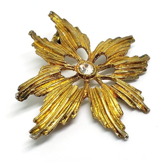 Vintage Gold Rhinestone Flower Pin Bold Floral Pin Brooch with Rhinestone Stamin CN3