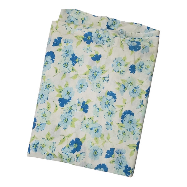 Vintage 1970s Floral Flat Bed Sheet, Blue Daisy Double Bed Size Sheet 81x104in, Polycotton Muslin Flat Sheet, Vintage Flat Sheet for Fabric