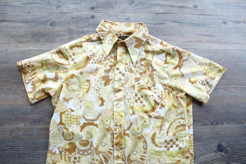 Vintage 1960s SEARS Men/'s Paisley Floral Print Polyester Button Up Shirt 60s Transparent Yellow Patterned Short Sleeve 60s Hippie